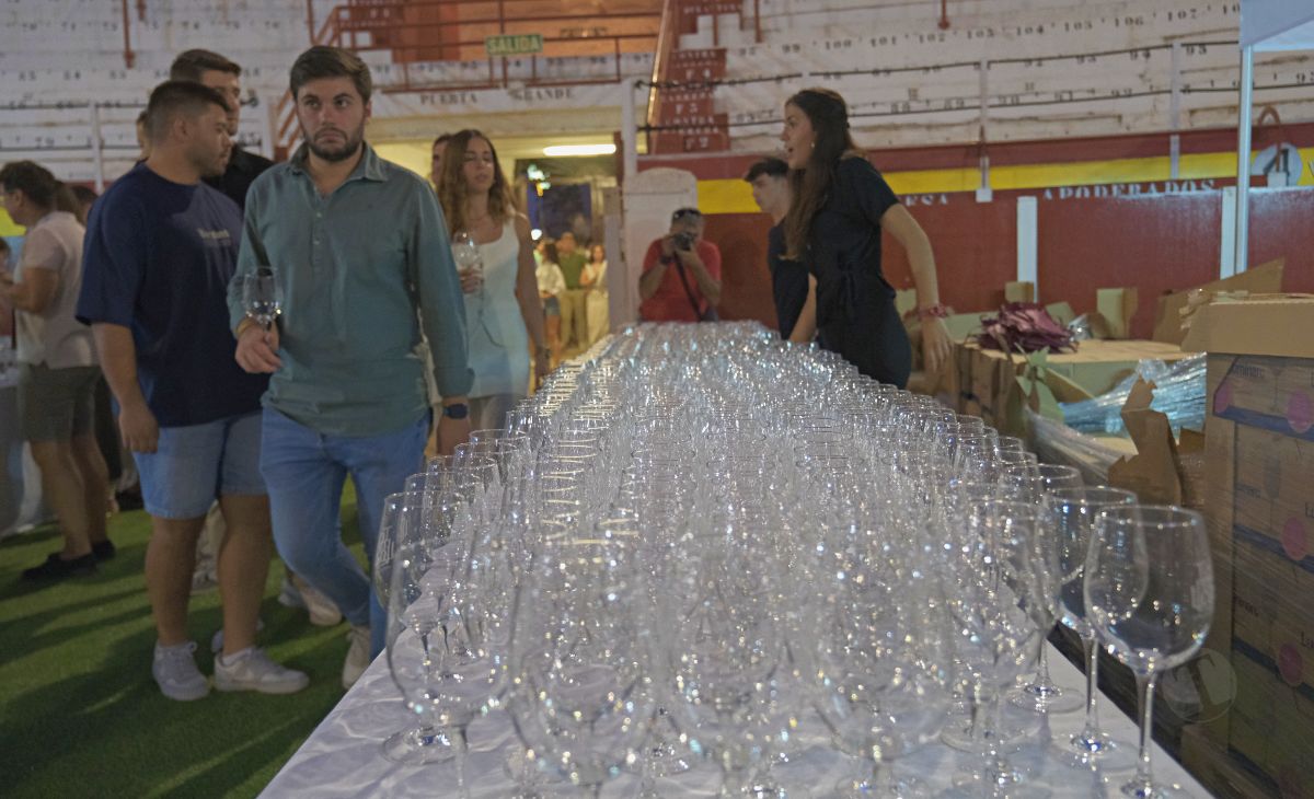 3.000 personas abarrotan la Plaza de Toros en la Fiesta del Vino de Tomelloso