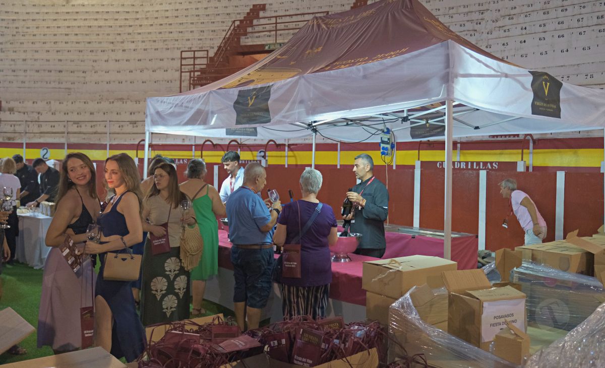 3.000 personas abarrotan la Plaza de Toros en la Fiesta del Vino de Tomelloso