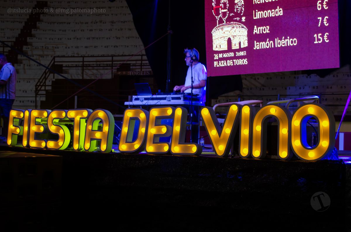 3.000 personas abarrotan la Plaza de Toros en la Fiesta del Vino de Tomelloso