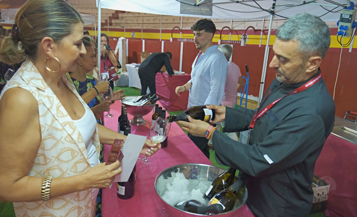 3.000 personas abarrotan la Plaza de Toros en la Fiesta del Vino de Tomelloso