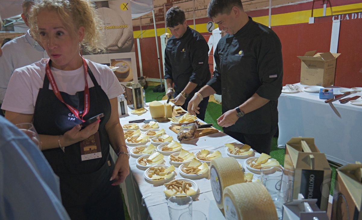 3.000 personas abarrotan la Plaza de Toros en la Fiesta del Vino de Tomelloso