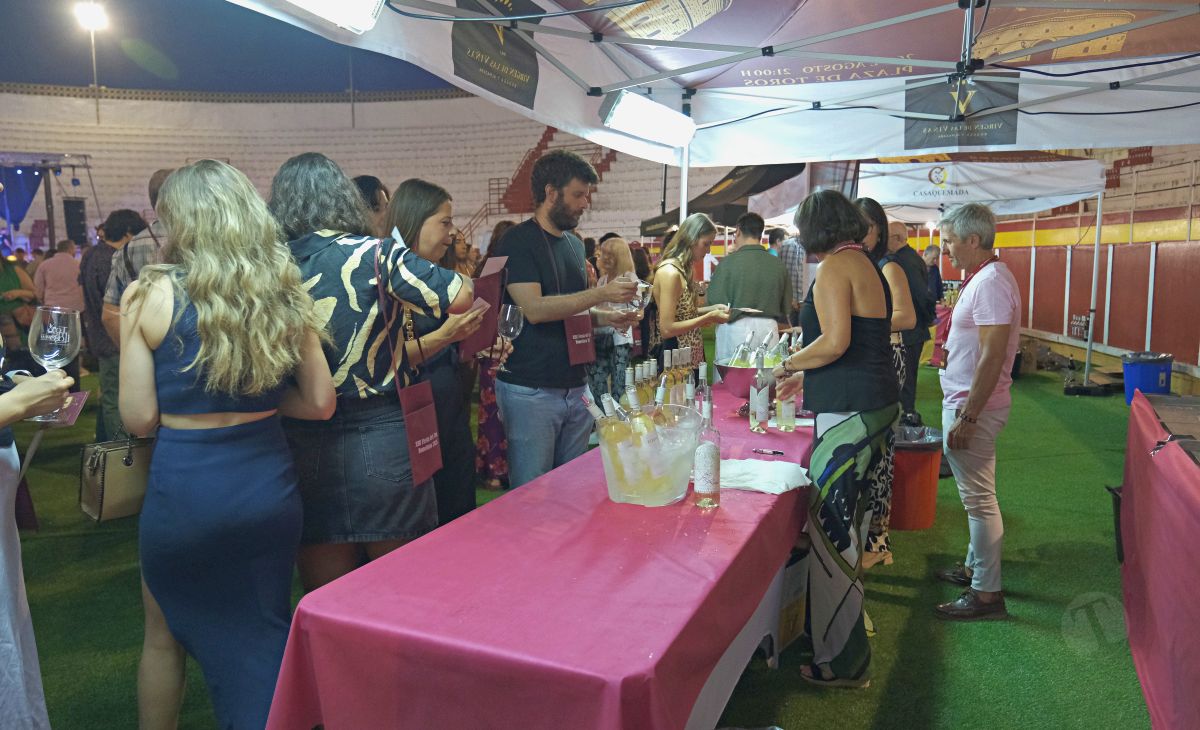 3.000 personas abarrotan la Plaza de Toros en la Fiesta del Vino de Tomelloso