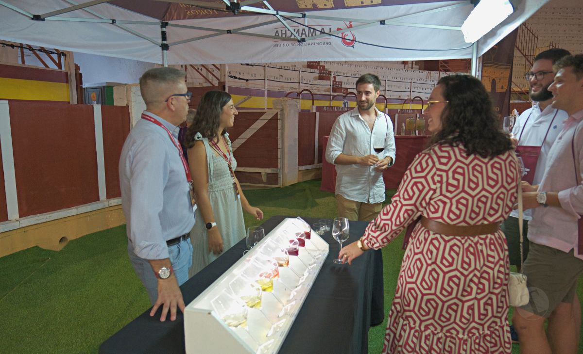 3.000 personas abarrotan la Plaza de Toros en la Fiesta del Vino de Tomelloso