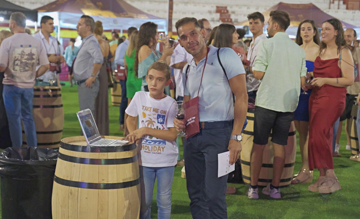 3.000 personas abarrotan la Plaza de Toros en la Fiesta del Vino de Tomelloso