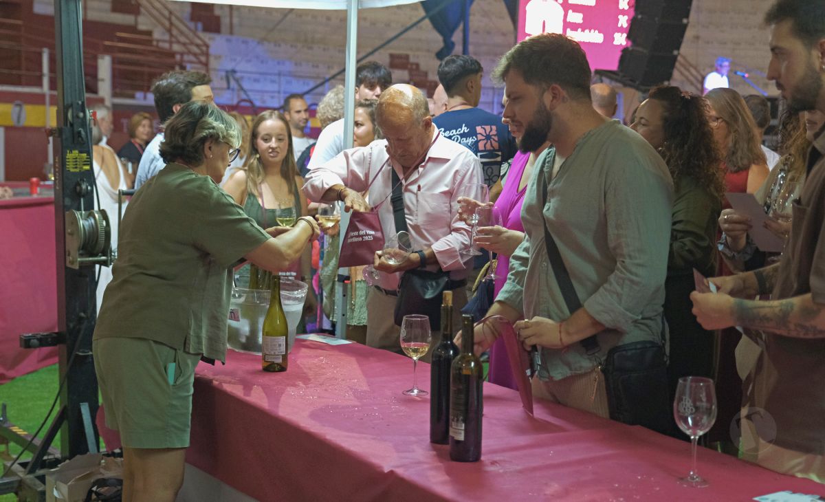 3.000 personas abarrotan la Plaza de Toros en la Fiesta del Vino de Tomelloso