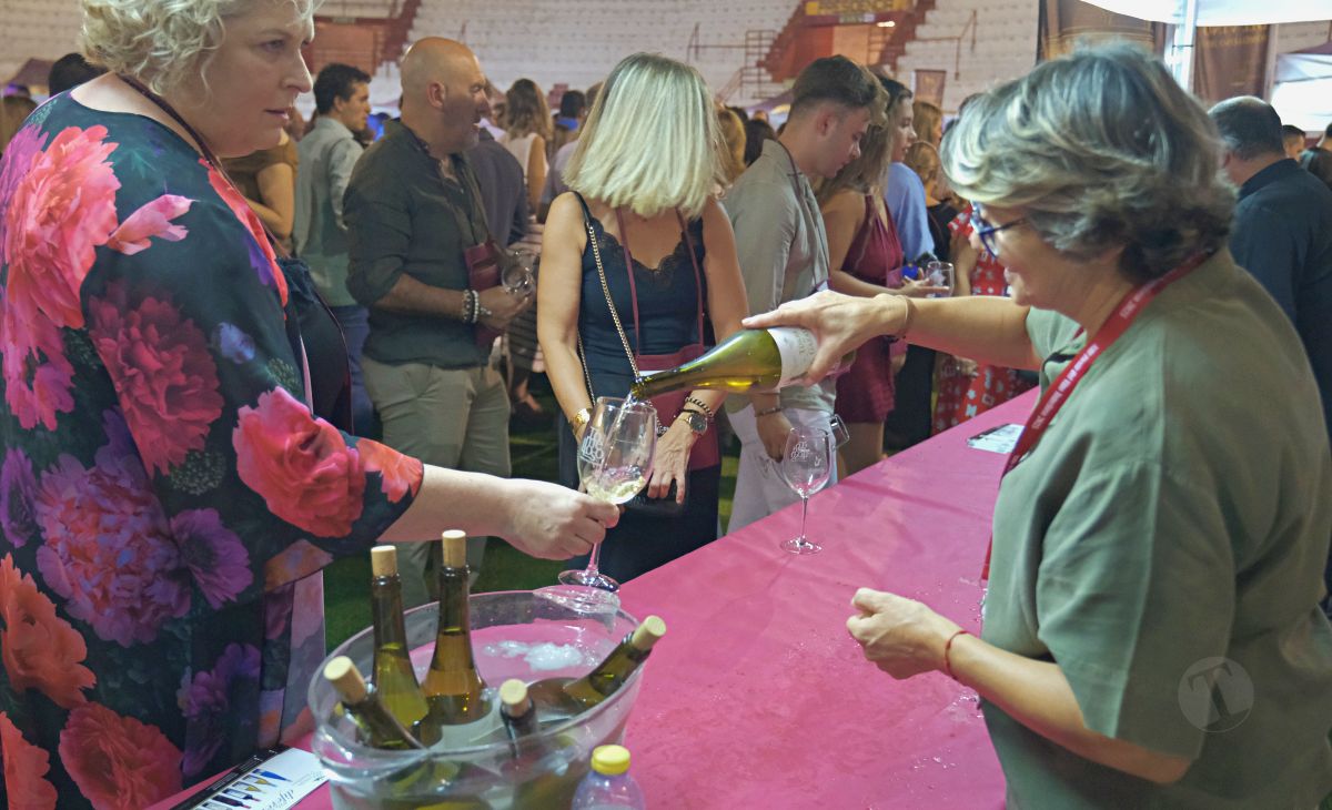 3.000 personas abarrotan la Plaza de Toros en la Fiesta del Vino de Tomelloso