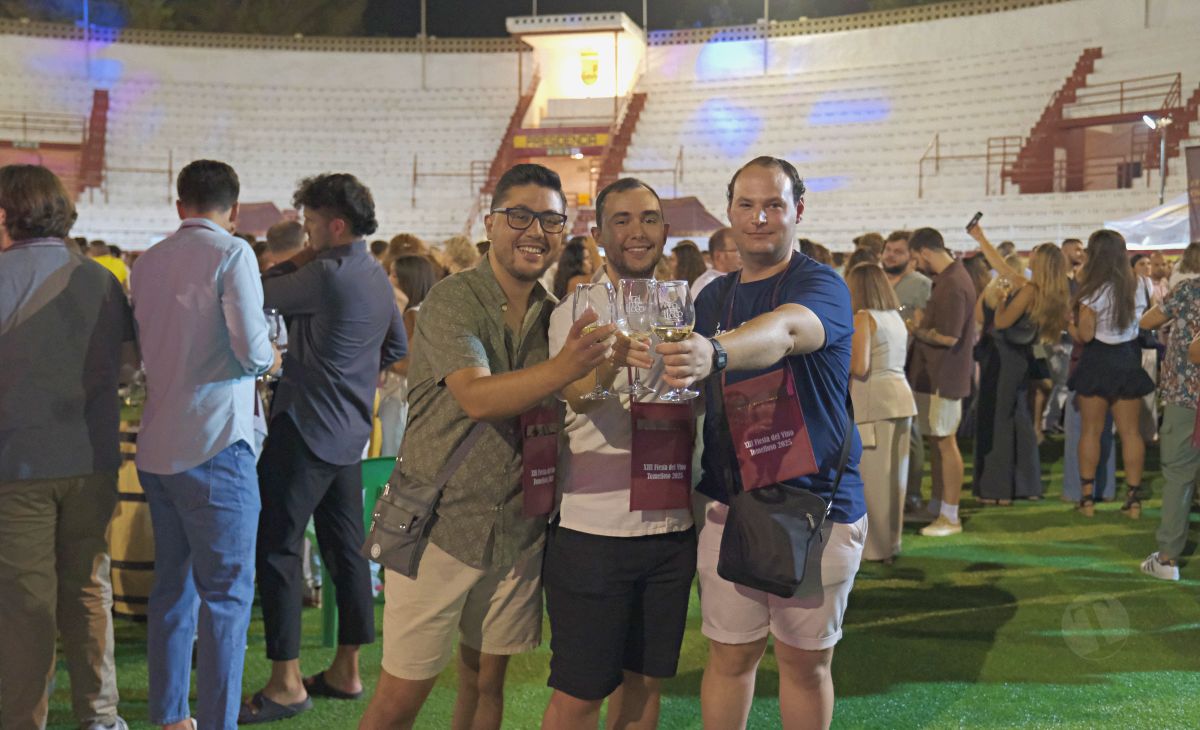 3.000 personas abarrotan la Plaza de Toros en la Fiesta del Vino de Tomelloso