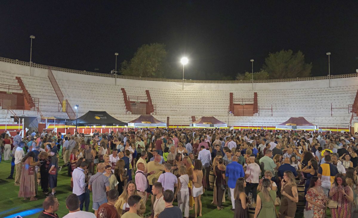 3.000 personas abarrotan la Plaza de Toros en la Fiesta del Vino de Tomelloso