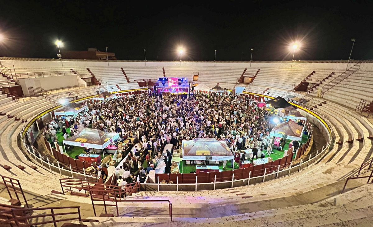 3.000 personas abarrotan la Plaza de Toros en la Fiesta del Vino de Tomelloso