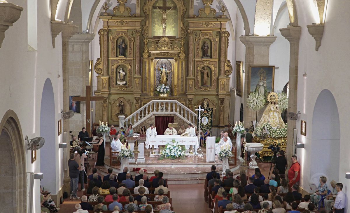 Empieza el Día Grande de Tomelloso con la solemne función religiosa en honor a la Virgen de las Viñas