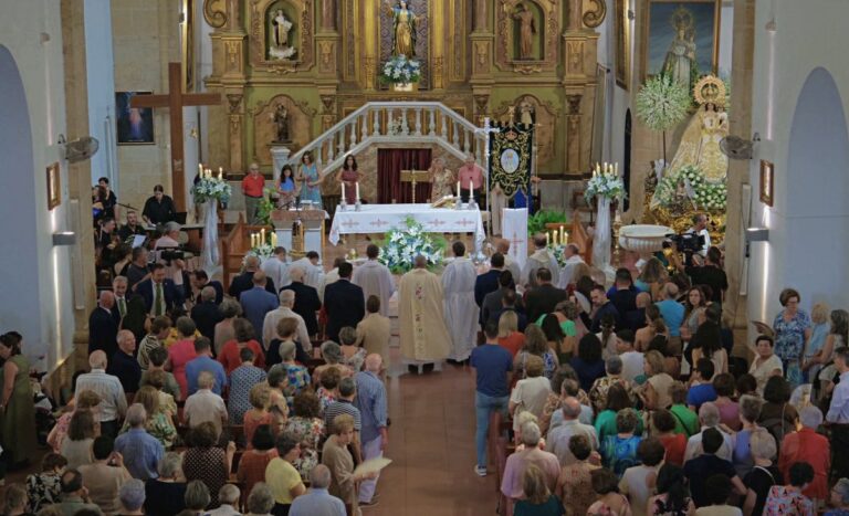 Empieza el Día Grande de Tomelloso con la solemne función religiosa en honor a la Virgen de las Viñas