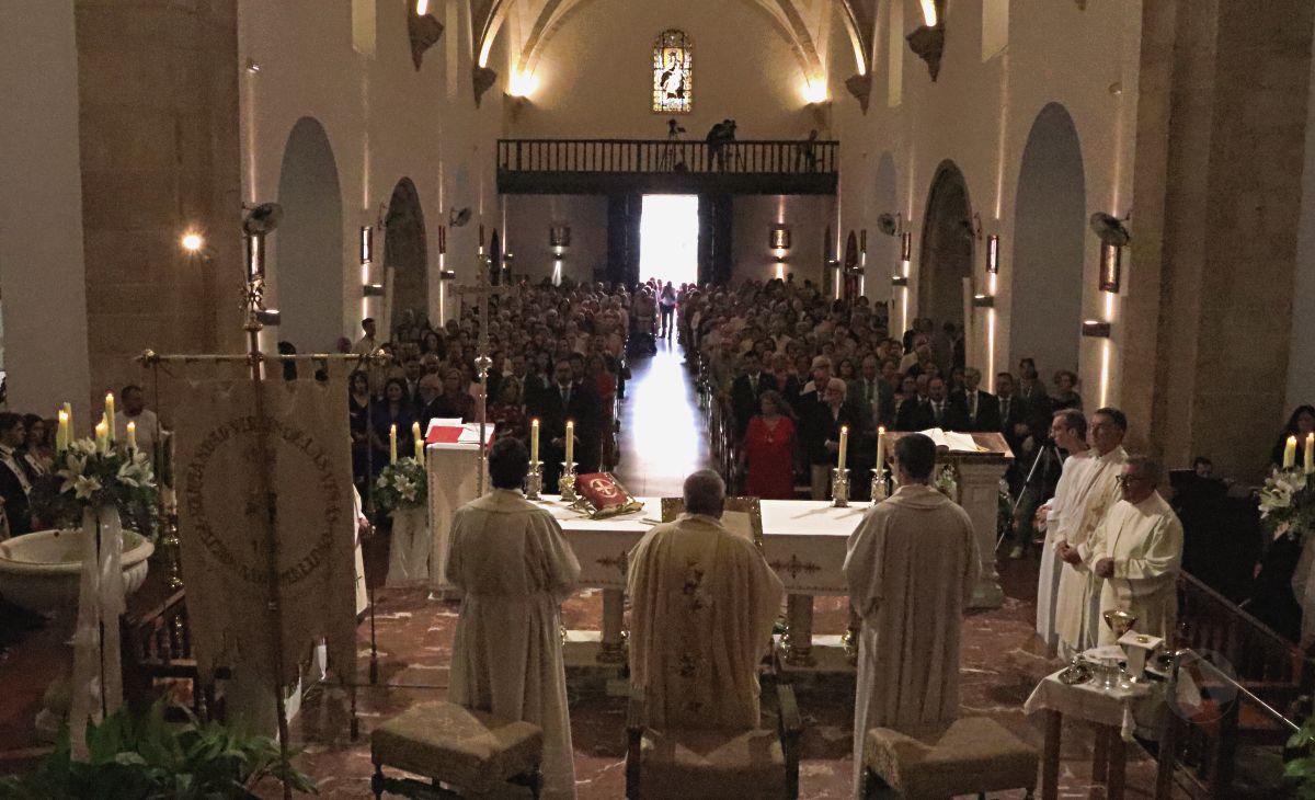 Empieza el Día Grande de Tomelloso con la solemne función religiosa en honor a la Virgen de las Viñas