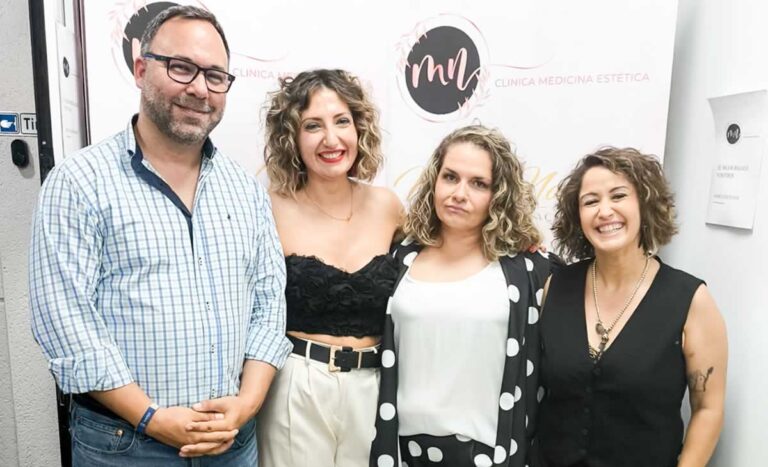 El alcalde de Tomelloso visita la Clínica Médica Mónica Novillo en su segundo aniversario