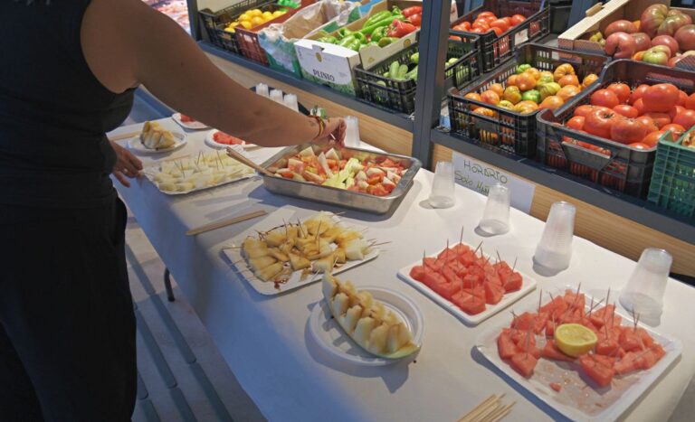 Nuevas formas de degustar la sandía y el melón en el Mercado de Abastos de Tomelloso