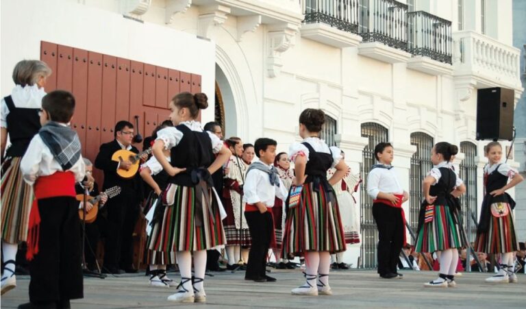 Aprender de forma rápida y sencilla a bailar jotas manchegas con el Grupo Folklórico Virgen de las Viñas