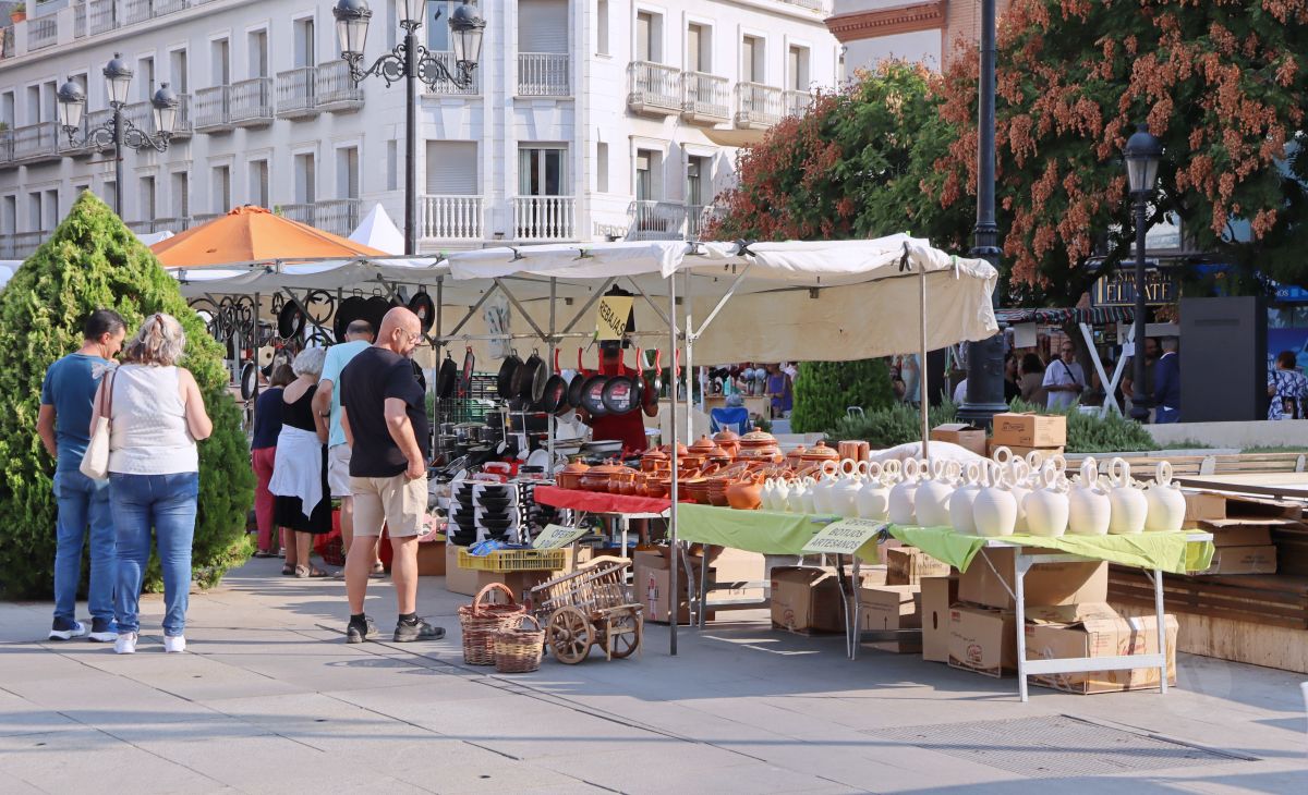 El Mercadillo Tradicional celebra su XIX edición con más de 60 puestos en la Feria de Tomelloso