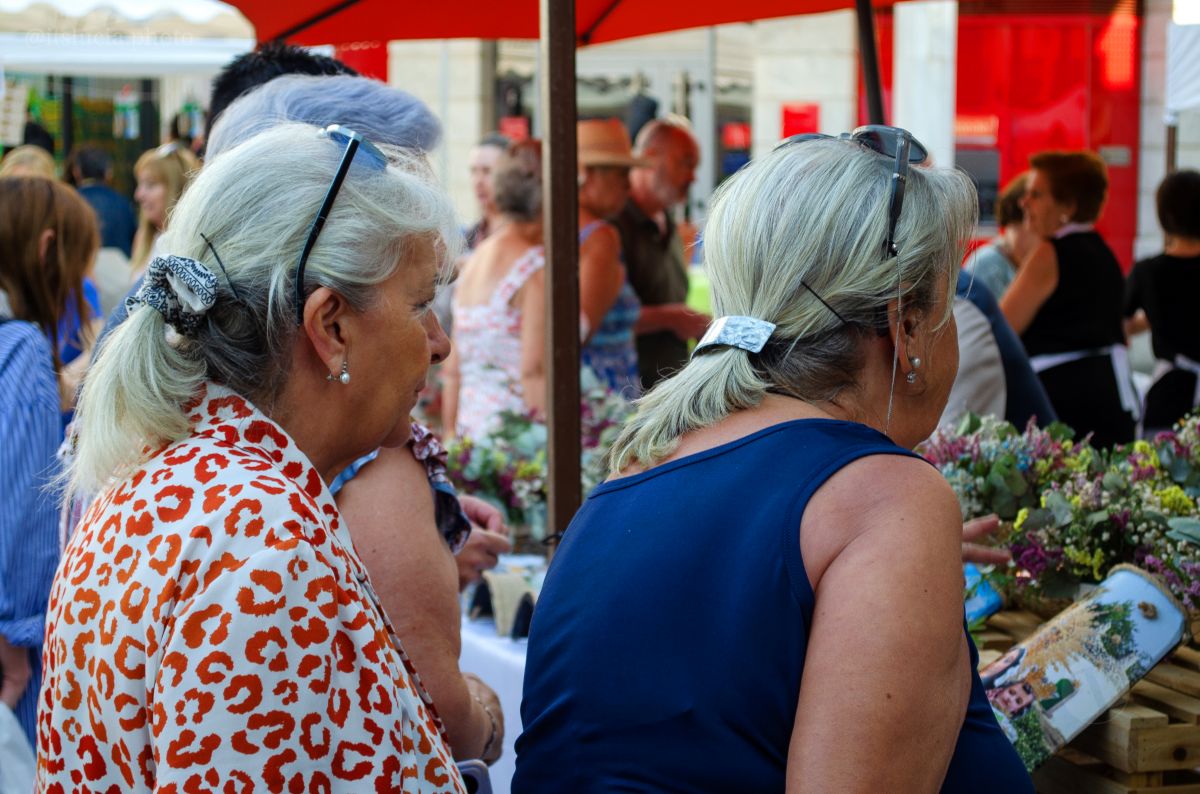 El Mercadillo Tradicional, visto a través de los detalles y el objetivo de la cámara