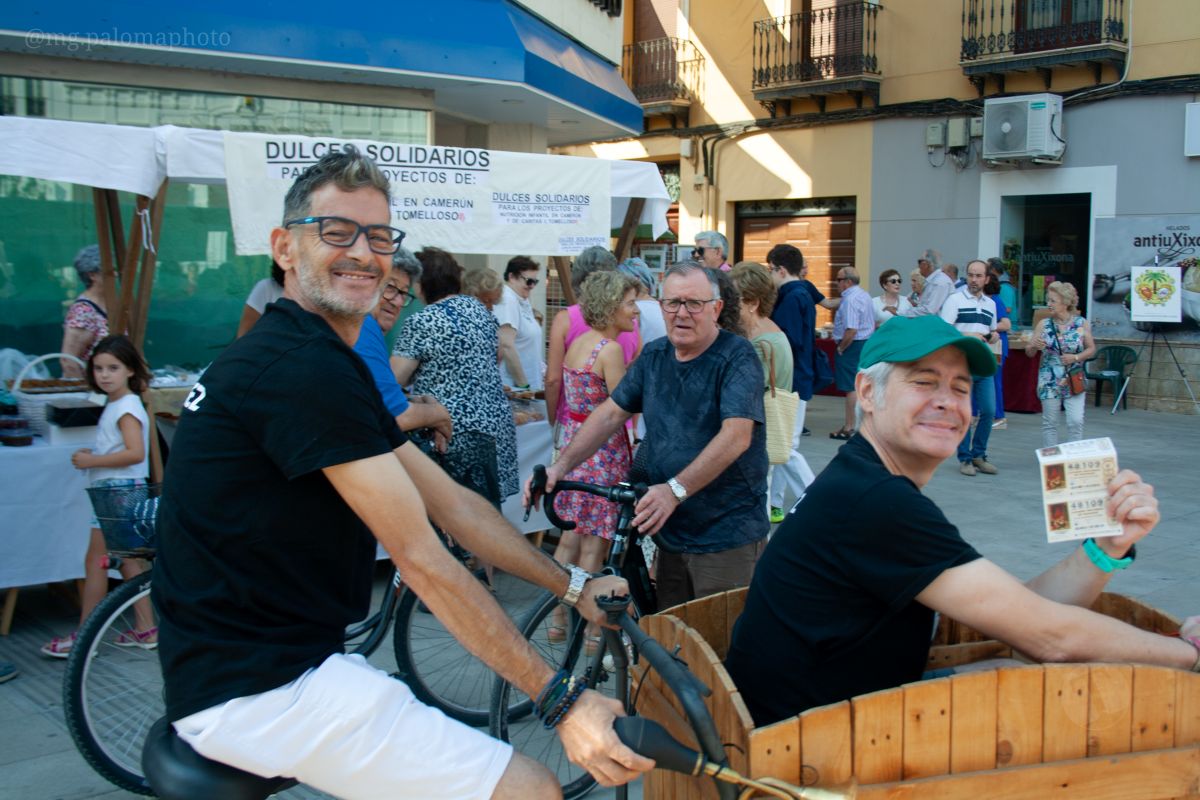 El Mercadillo Tradicional, visto a través de los detalles y el objetivo de la cámara