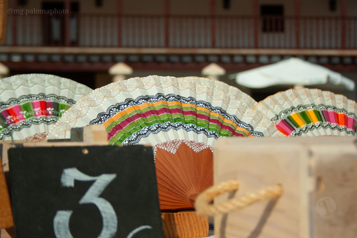 El Mercadillo Tradicional, visto a través de los detalles y el objetivo de la cámara