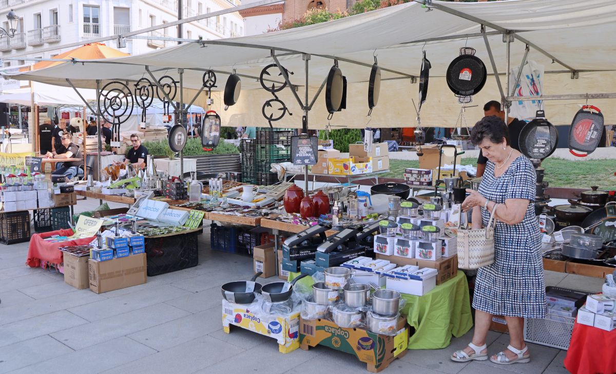 El Mercadillo Tradicional celebra su XIX edición con más de 60 puestos en la Feria de Tomelloso