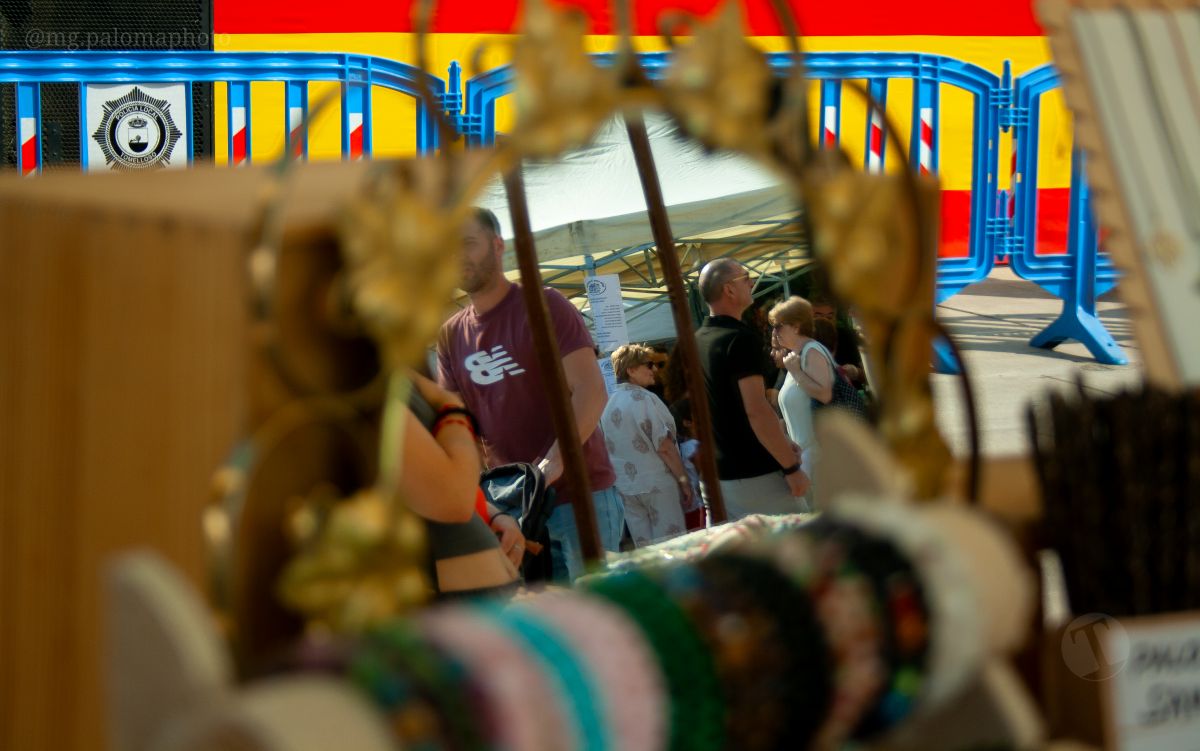 El Mercadillo Tradicional, visto a través de los detalles y el objetivo de la cámara