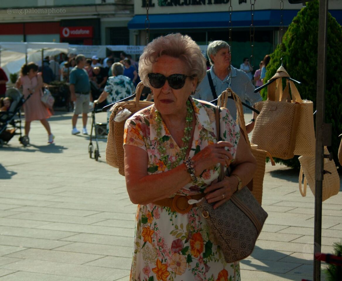 El Mercadillo Tradicional, visto a través de los detalles y el objetivo de la cámara
