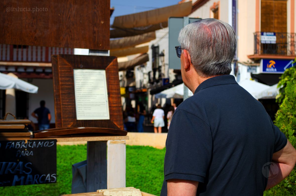 El Mercadillo Tradicional, visto a través de los detalles y el objetivo de la cámara