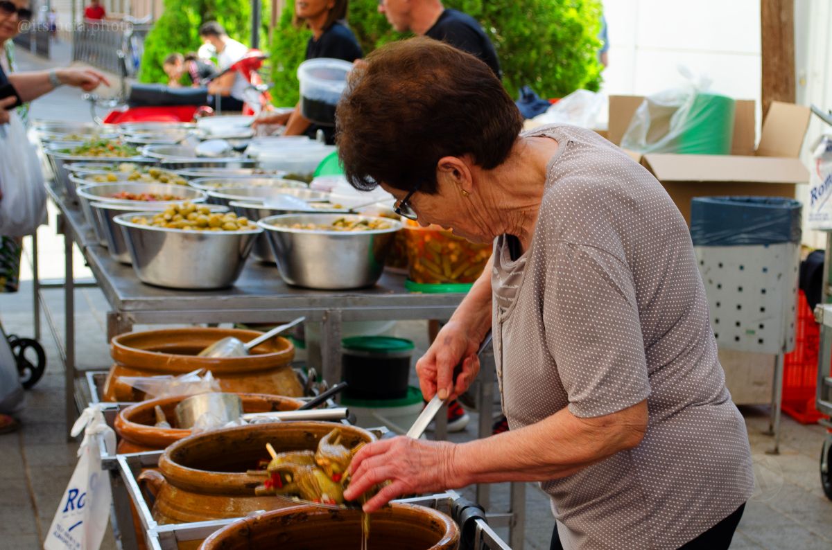El Mercadillo Tradicional, visto a través de los detalles y el objetivo de la cámara