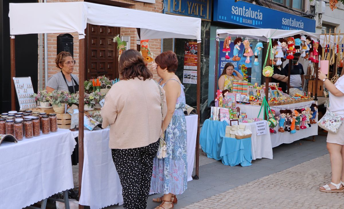 El Mercadillo Tradicional celebra su XIX edición con más de 60 puestos en la Feria de Tomelloso