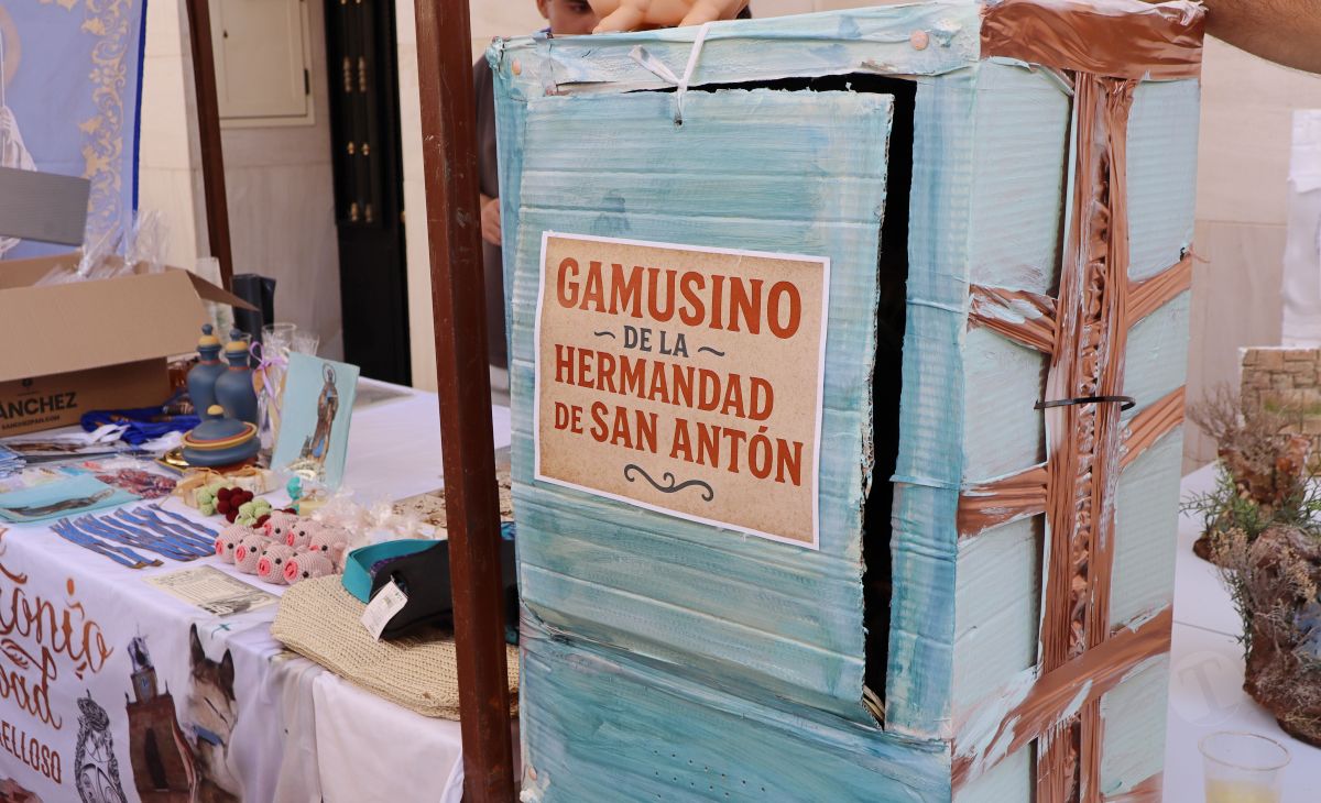 El Mercadillo Tradicional celebra su XIX edición con más de 60 puestos en la Feria de Tomelloso