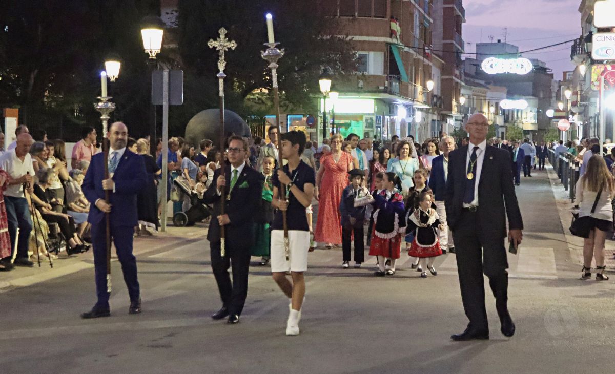 Tomelloso acompaña en procesión a la Virgen de las Viñas por sus calles