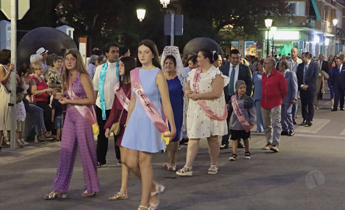 Tomelloso acompaña en procesión a la Virgen de las Viñas por sus calles