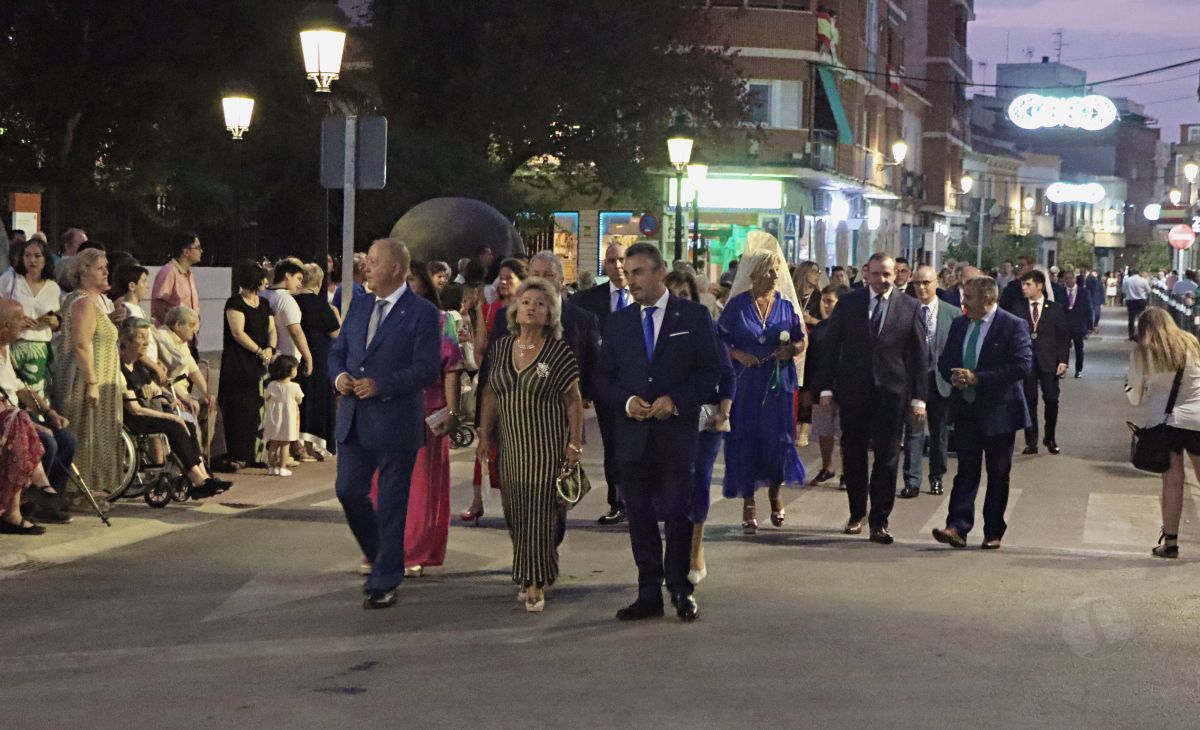 Tomelloso acompaña en procesión a la Virgen de las Viñas por sus calles