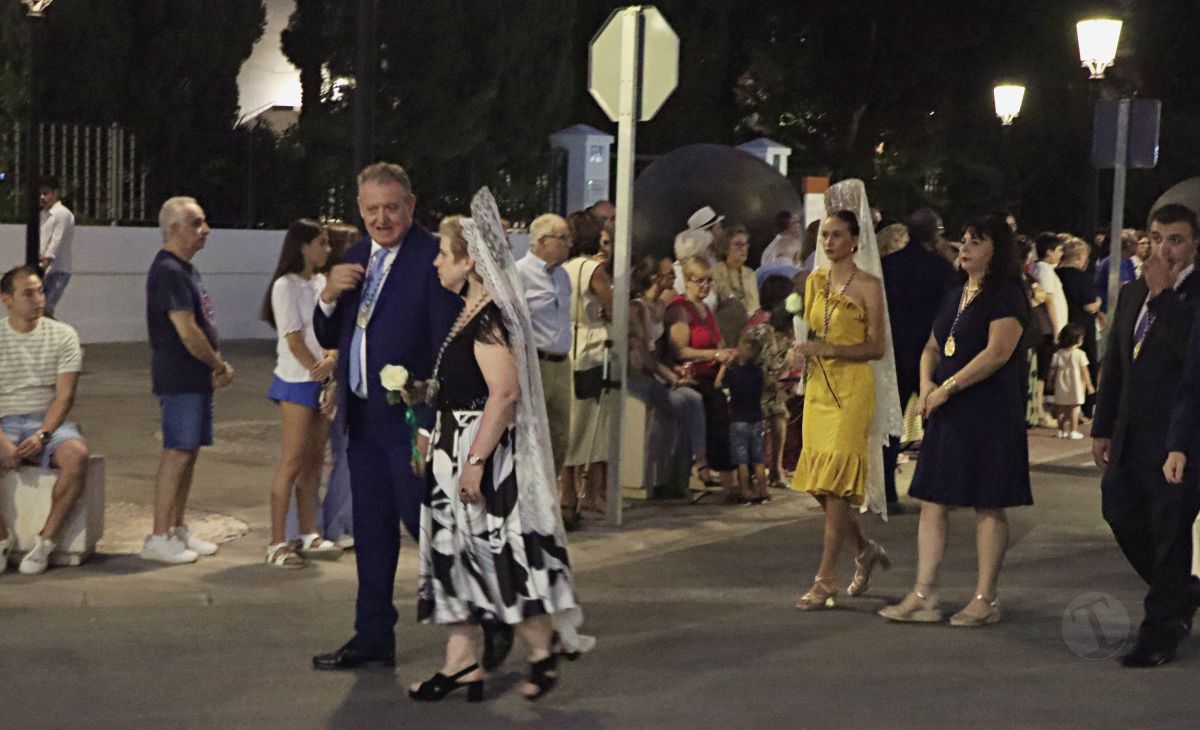 Tomelloso acompaña en procesión a la Virgen de las Viñas por sus calles