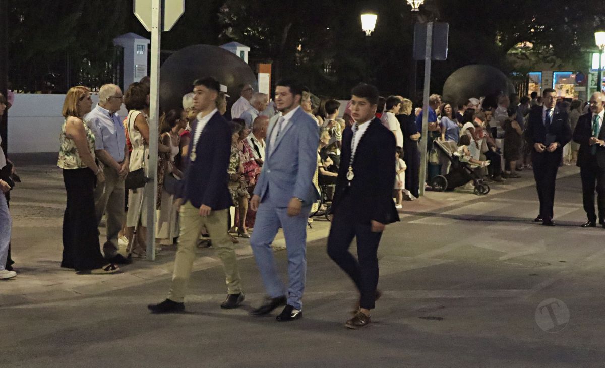 Tomelloso acompaña en procesión a la Virgen de las Viñas por sus calles