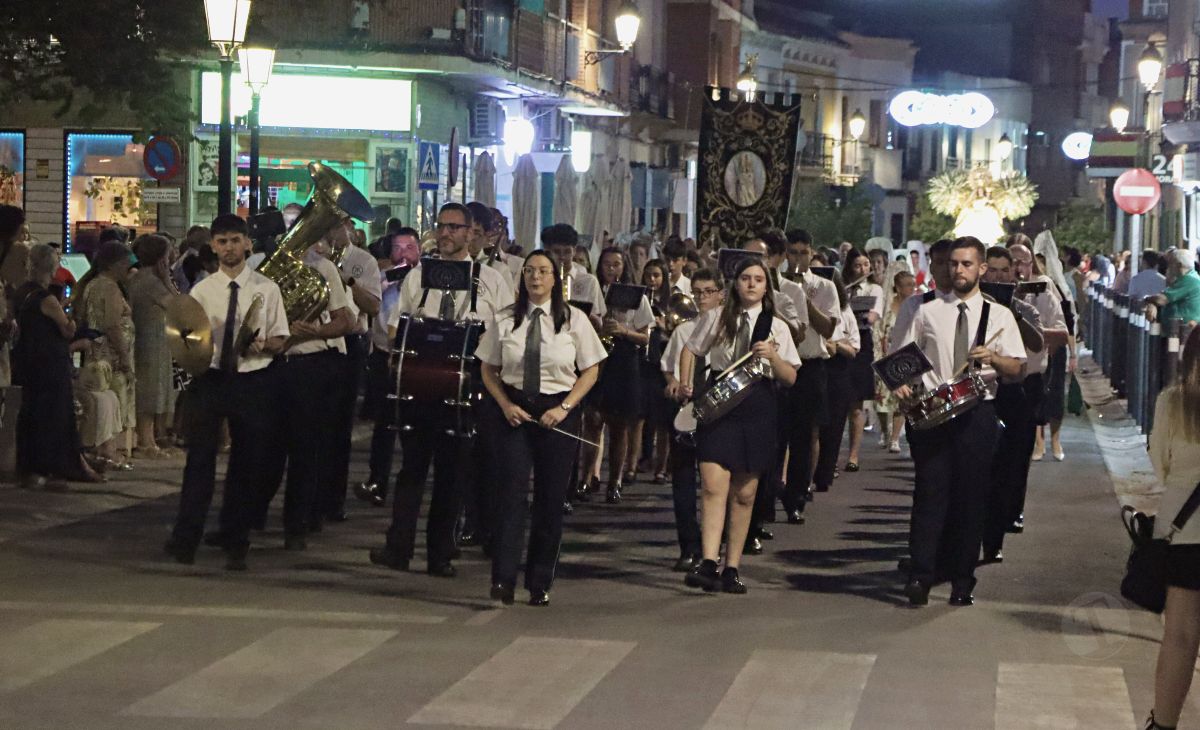 Tomelloso acompaña en procesión a la Virgen de las Viñas por sus calles
