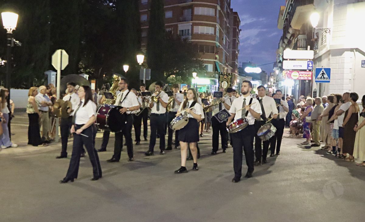Tomelloso acompaña en procesión a la Virgen de las Viñas por sus calles