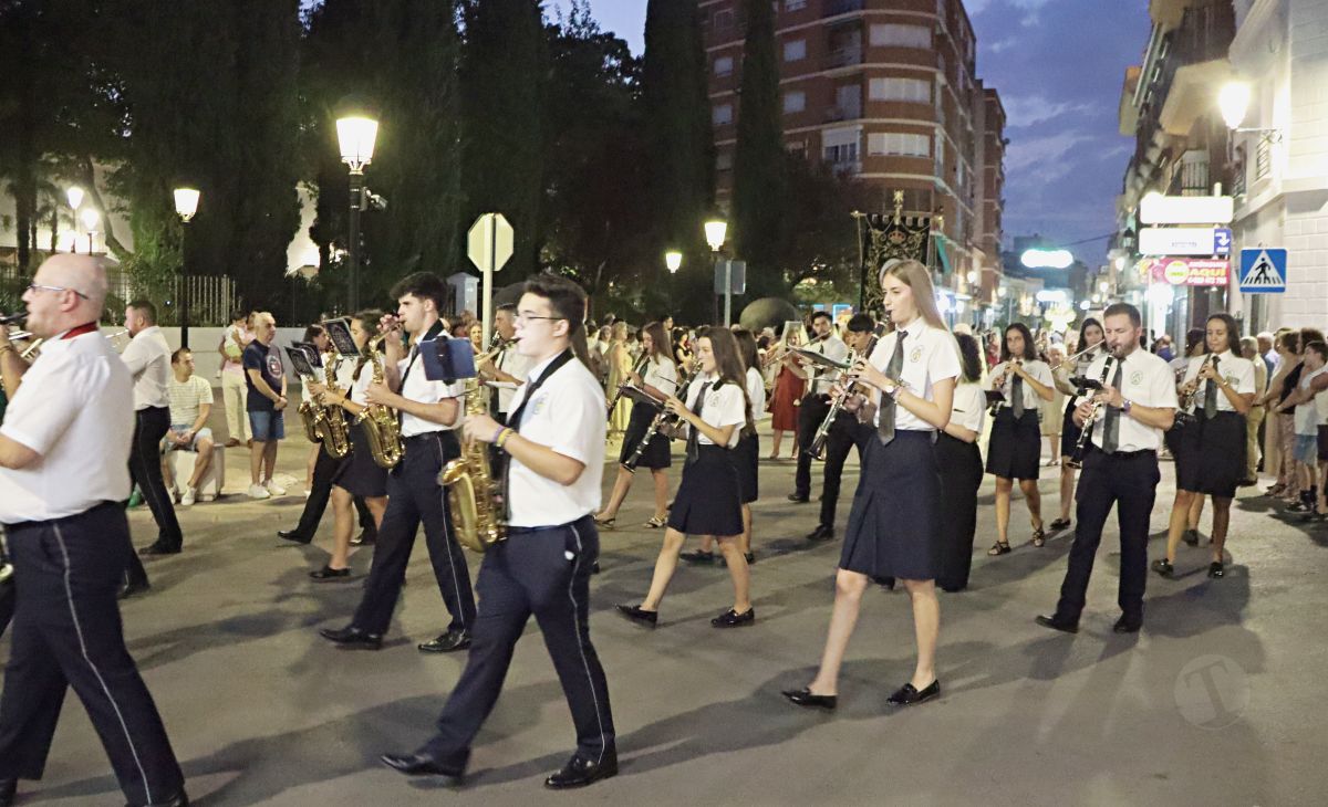 Tomelloso acompaña en procesión a la Virgen de las Viñas por sus calles