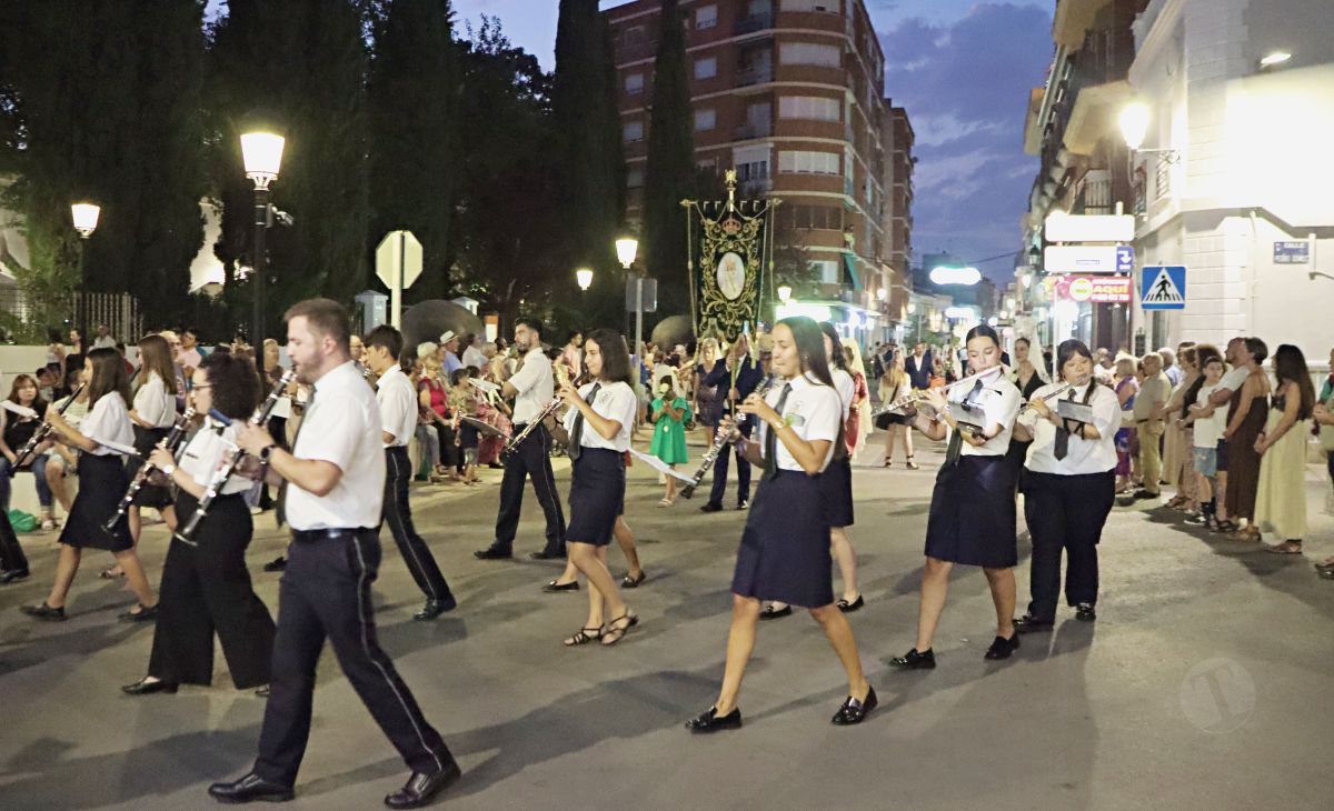 Tomelloso acompaña en procesión a la Virgen de las Viñas por sus calles