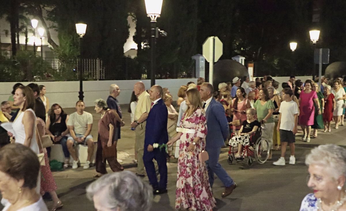 Tomelloso acompaña en procesión a la Virgen de las Viñas por sus calles