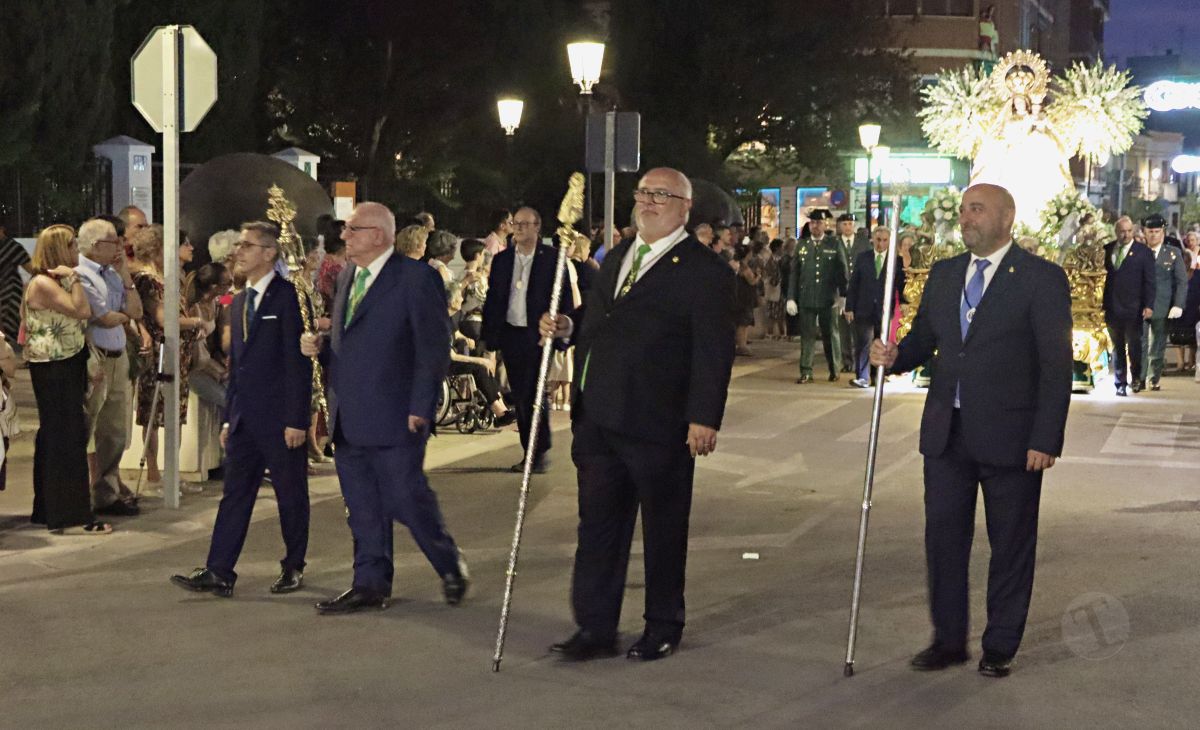 Tomelloso acompaña en procesión a la Virgen de las Viñas por sus calles