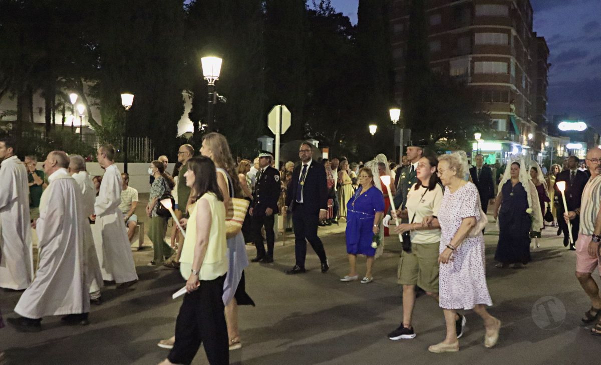 Tomelloso acompaña en procesión a la Virgen de las Viñas por sus calles
