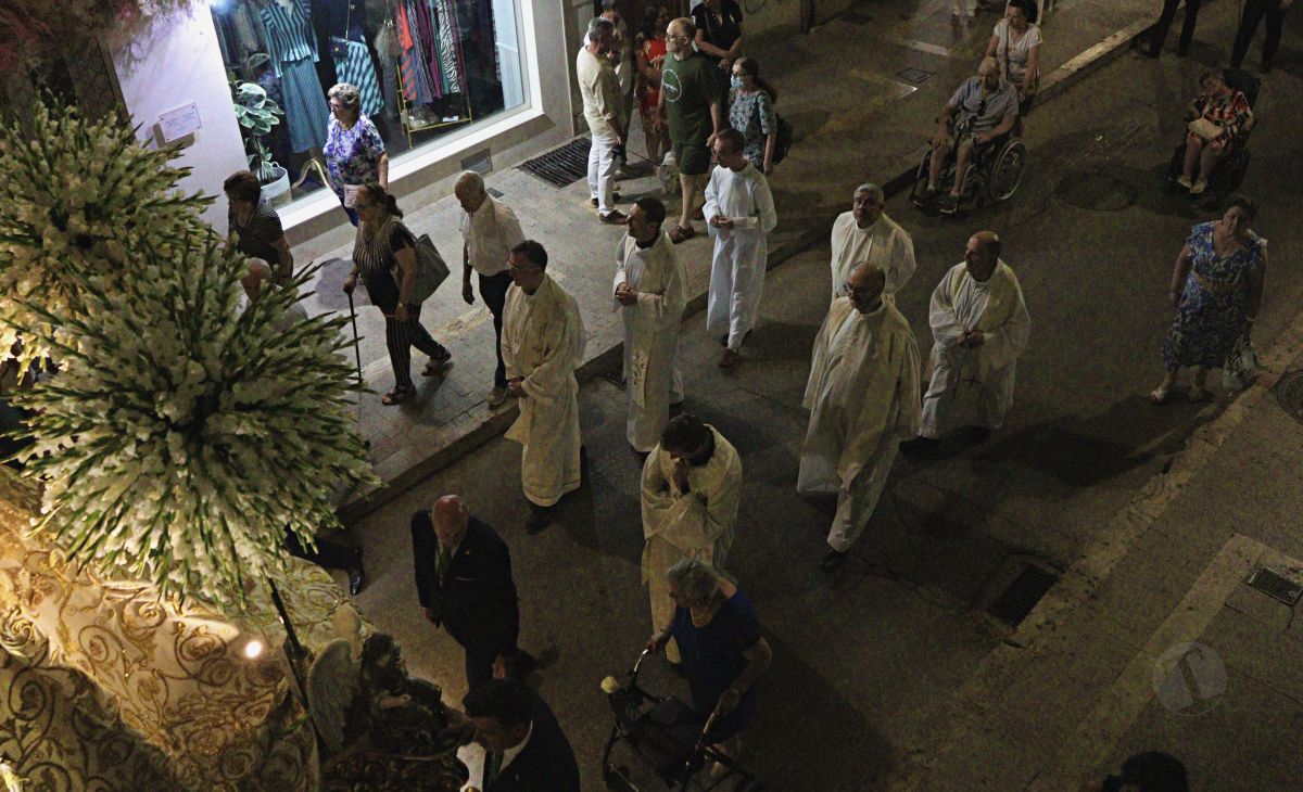 Tomelloso acompaña en procesión a la Virgen de las Viñas por sus calles