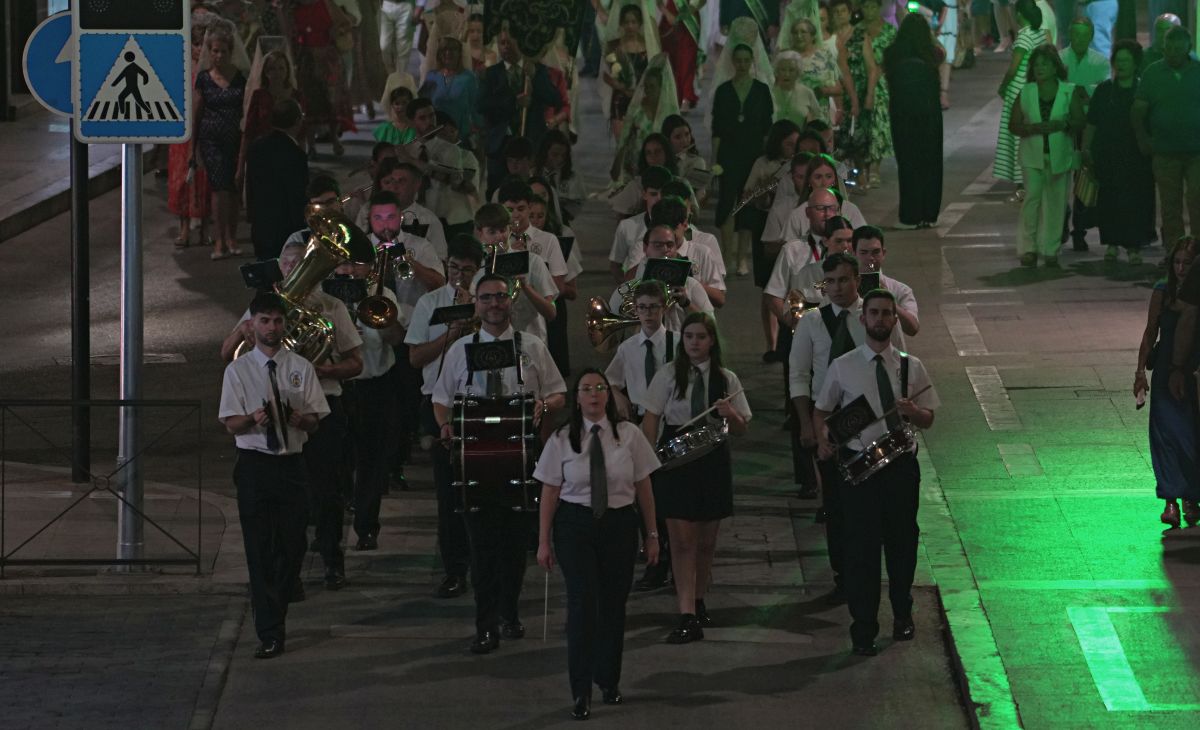 Tomelloso acompaña en procesión a la Virgen de las Viñas por sus calles
