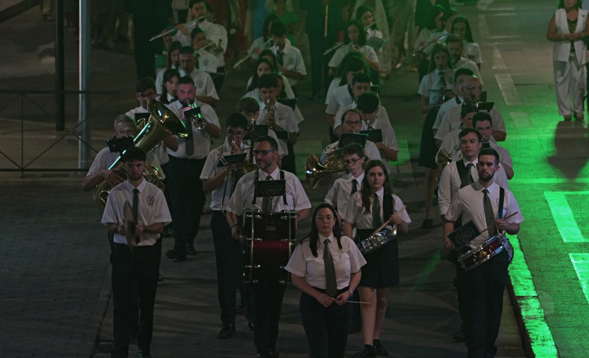 Tomelloso acompaña en procesión a la Virgen de las Viñas por sus calles