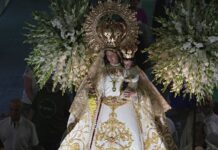 Tomelloso acompaña en procesión a la Virgen de las Viñas por sus calles