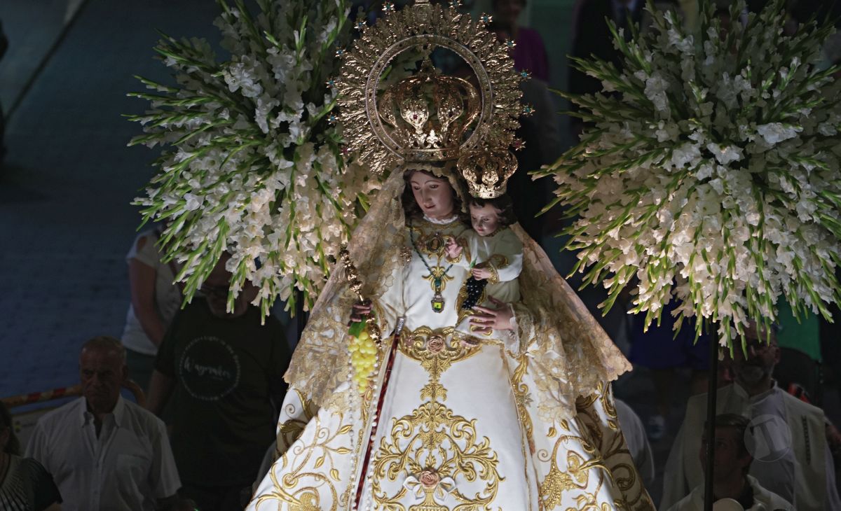 Tomelloso acompaña en procesión a la Virgen de las Viñas por sus calles