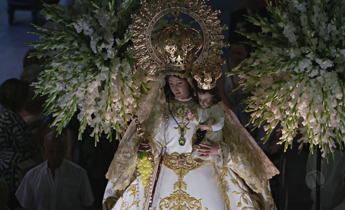 Tomelloso acompaña en procesión a la Virgen de las Viñas por sus calles