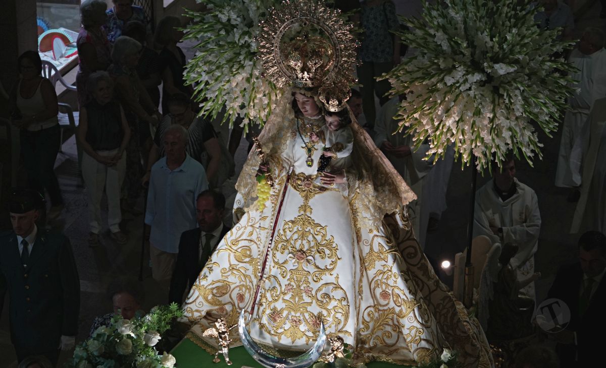 Tomelloso acompaña en procesión a la Virgen de las Viñas por sus calles