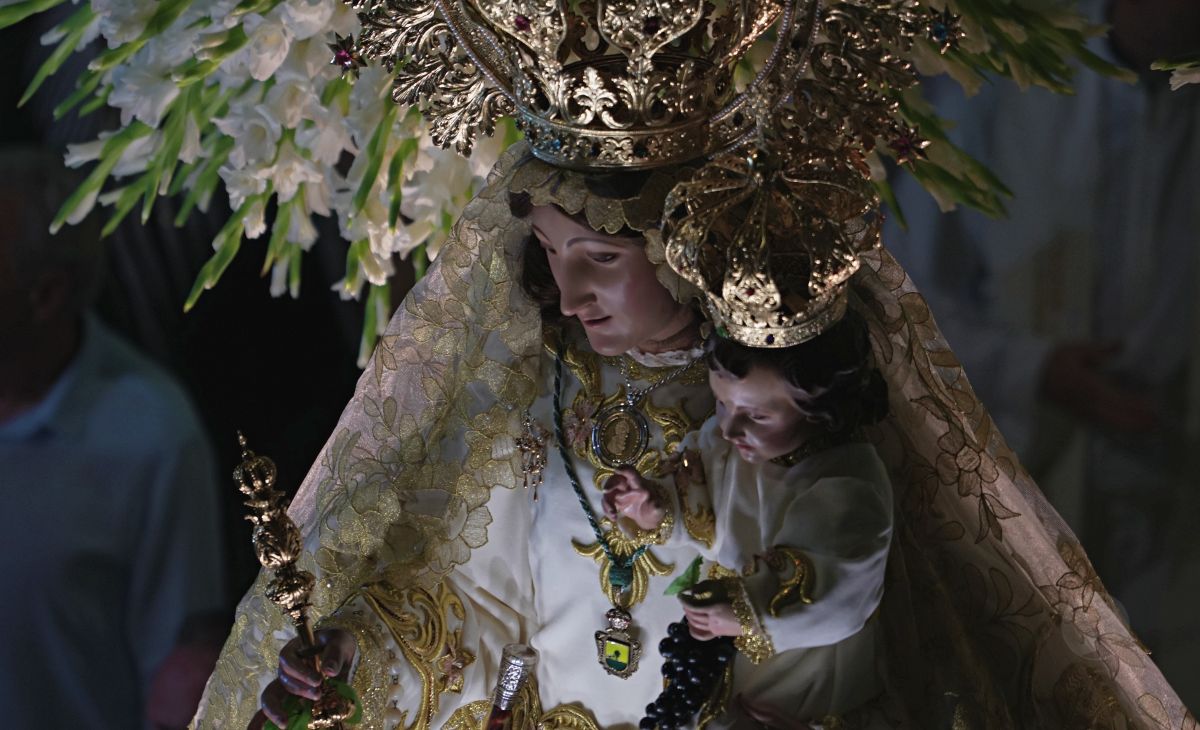 Tomelloso acompaña en procesión a la Virgen de las Viñas por sus calles
